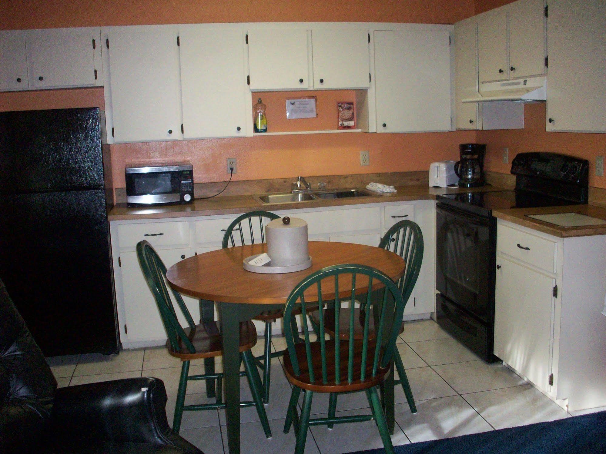 All-Suite Motel Edgewater  Buitenkant foto