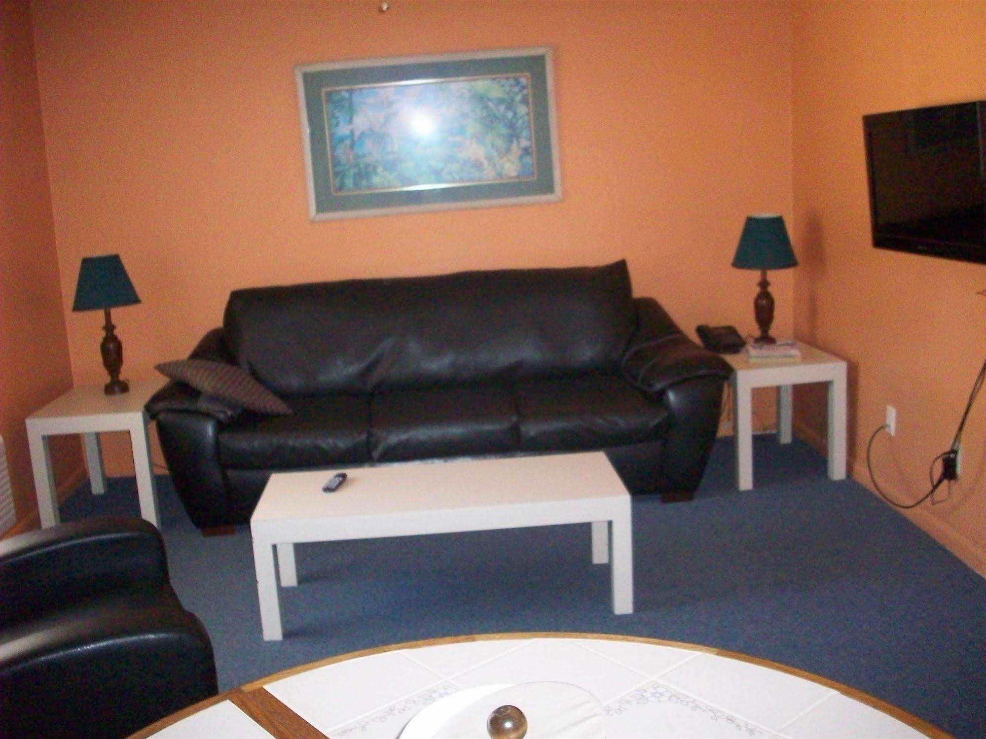 All-Suite Motel Edgewater  Buitenkant foto